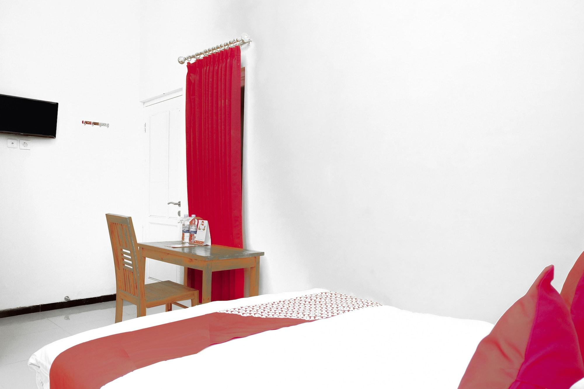 Oyo 314 Emas 23 Guest House Syariah Malang Zewnętrze zdjęcie