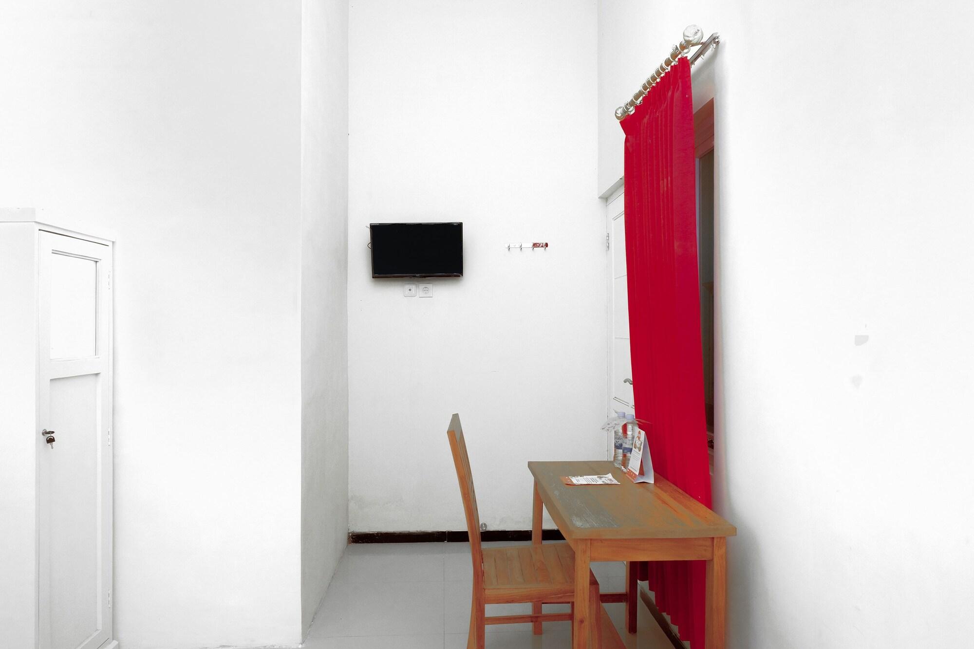Oyo 314 Emas 23 Guest House Syariah Malang Zewnętrze zdjęcie