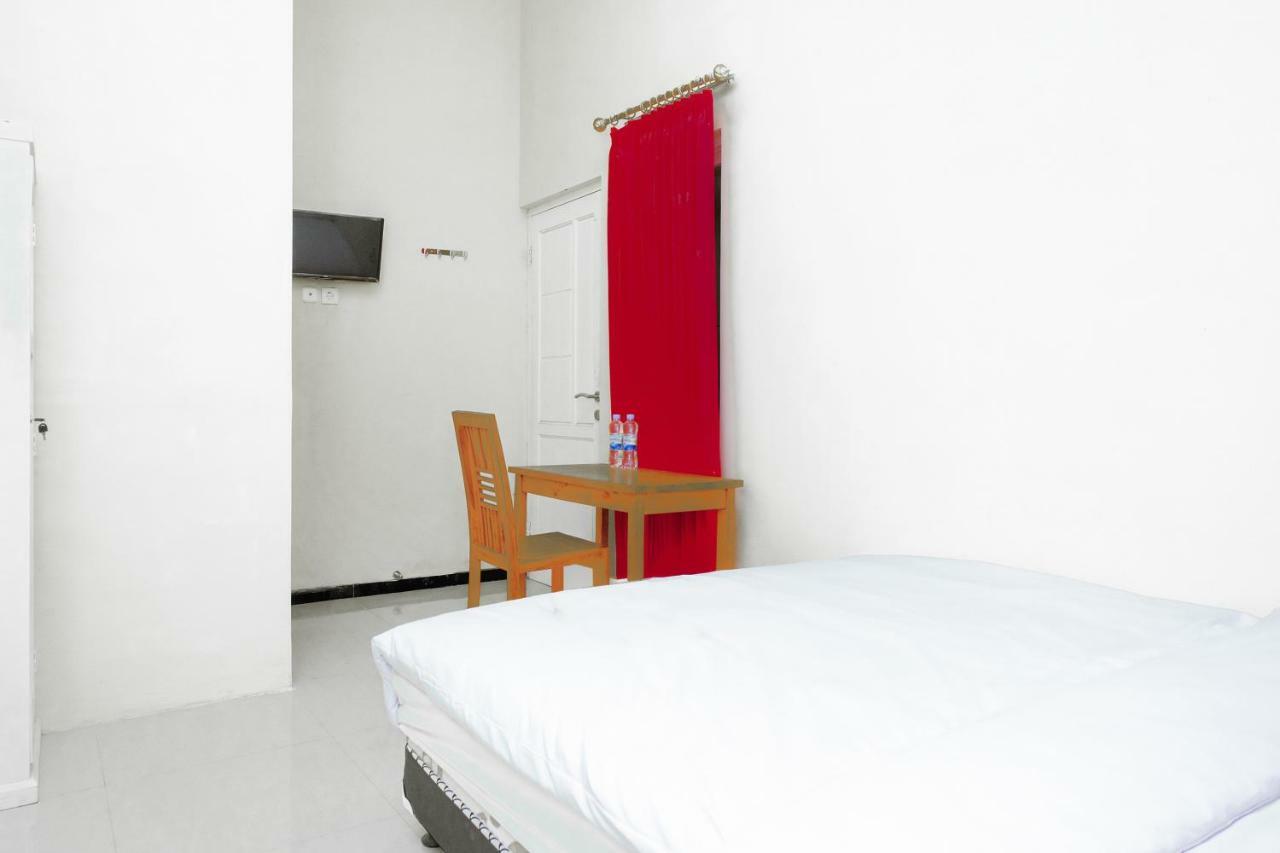 Oyo 314 Emas 23 Guest House Syariah Malang Zewnętrze zdjęcie