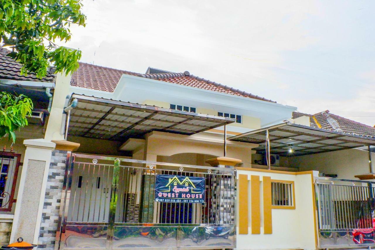 Oyo 314 Emas 23 Guest House Syariah Malang Zewnętrze zdjęcie