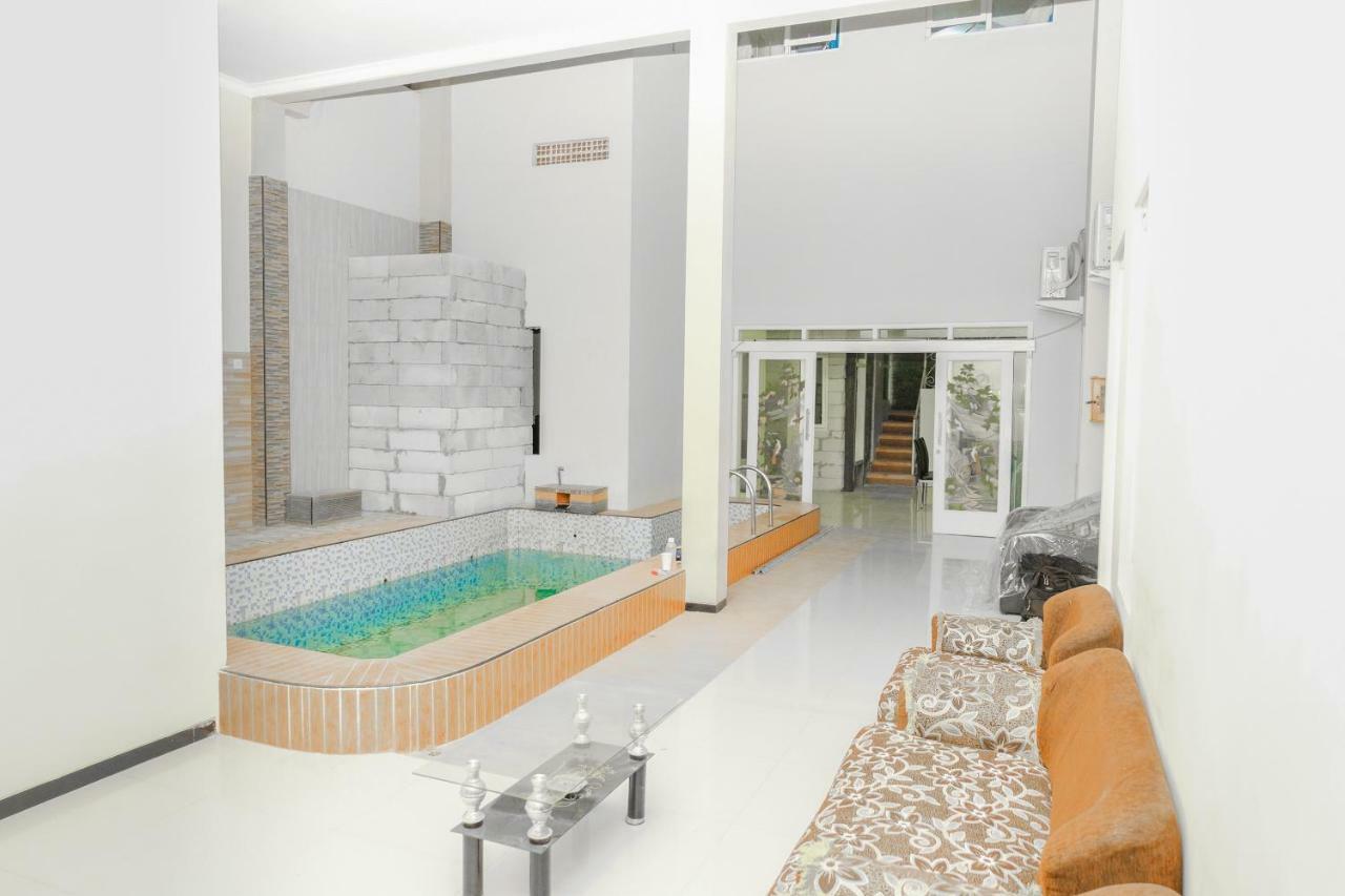 Oyo 314 Emas 23 Guest House Syariah Malang Zewnętrze zdjęcie
