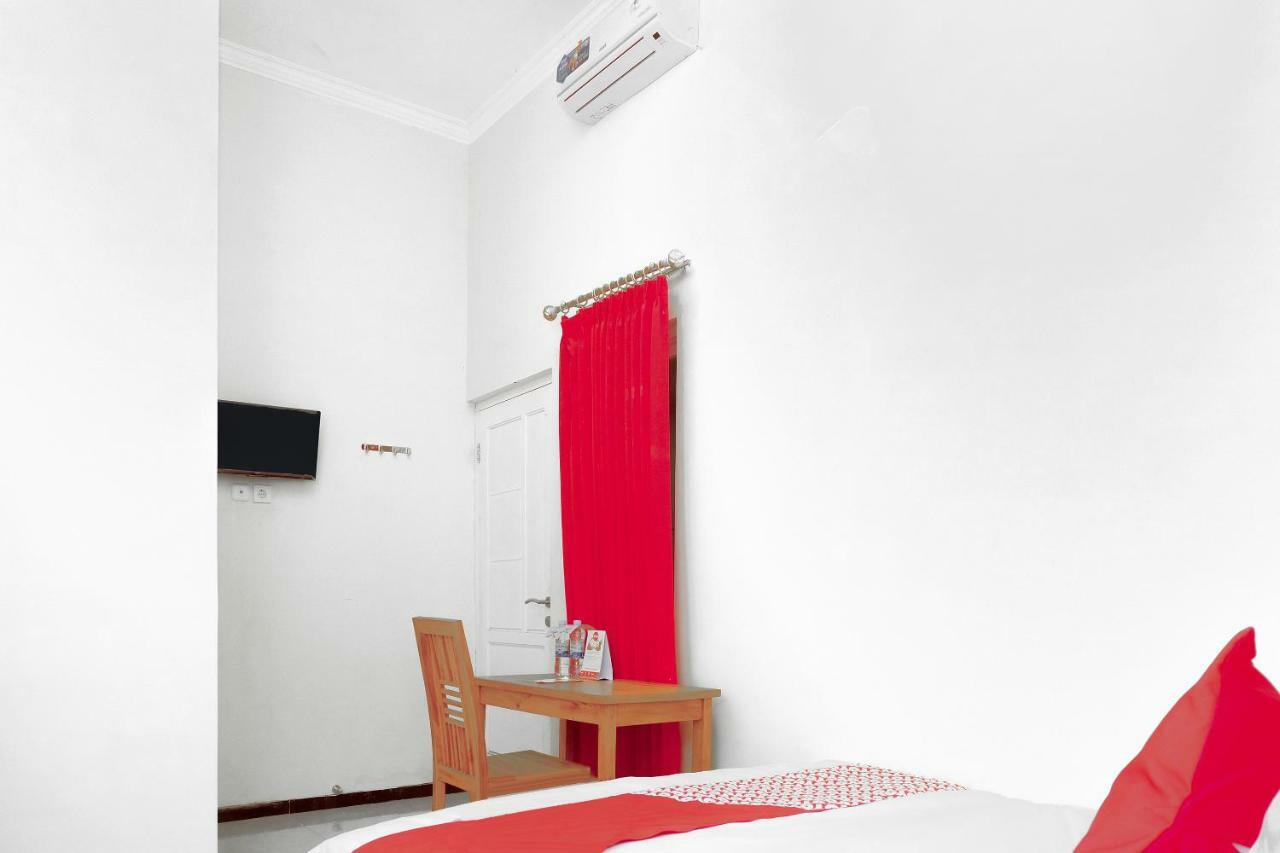 Oyo 314 Emas 23 Guest House Syariah Malang Zewnętrze zdjęcie